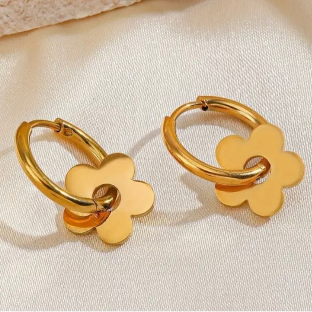 Elegant Daisy Flower Shape Stainless Steel Patel Hoop Earrings